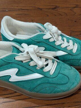 Madden Girl Women's Size 6M Green Suede Retro Low-Top Sneaker Gum Sole
